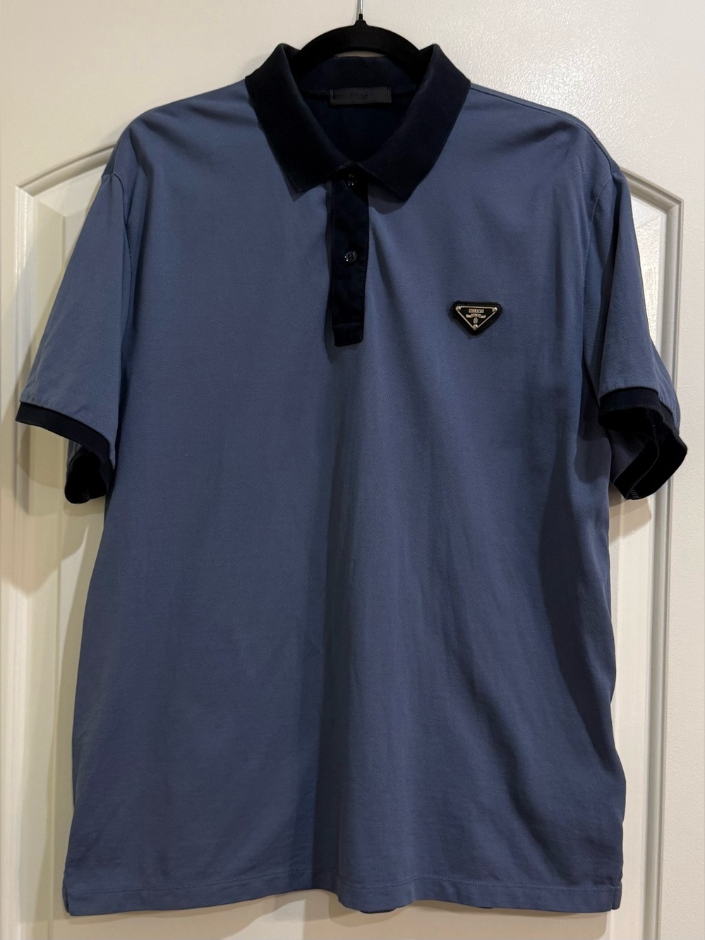 Prada Milano Men’s Solid Knit Polo Shirt Slate Blue with Navy Collar Size XL